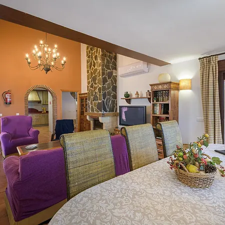 וילה Lina - With Private Pool In